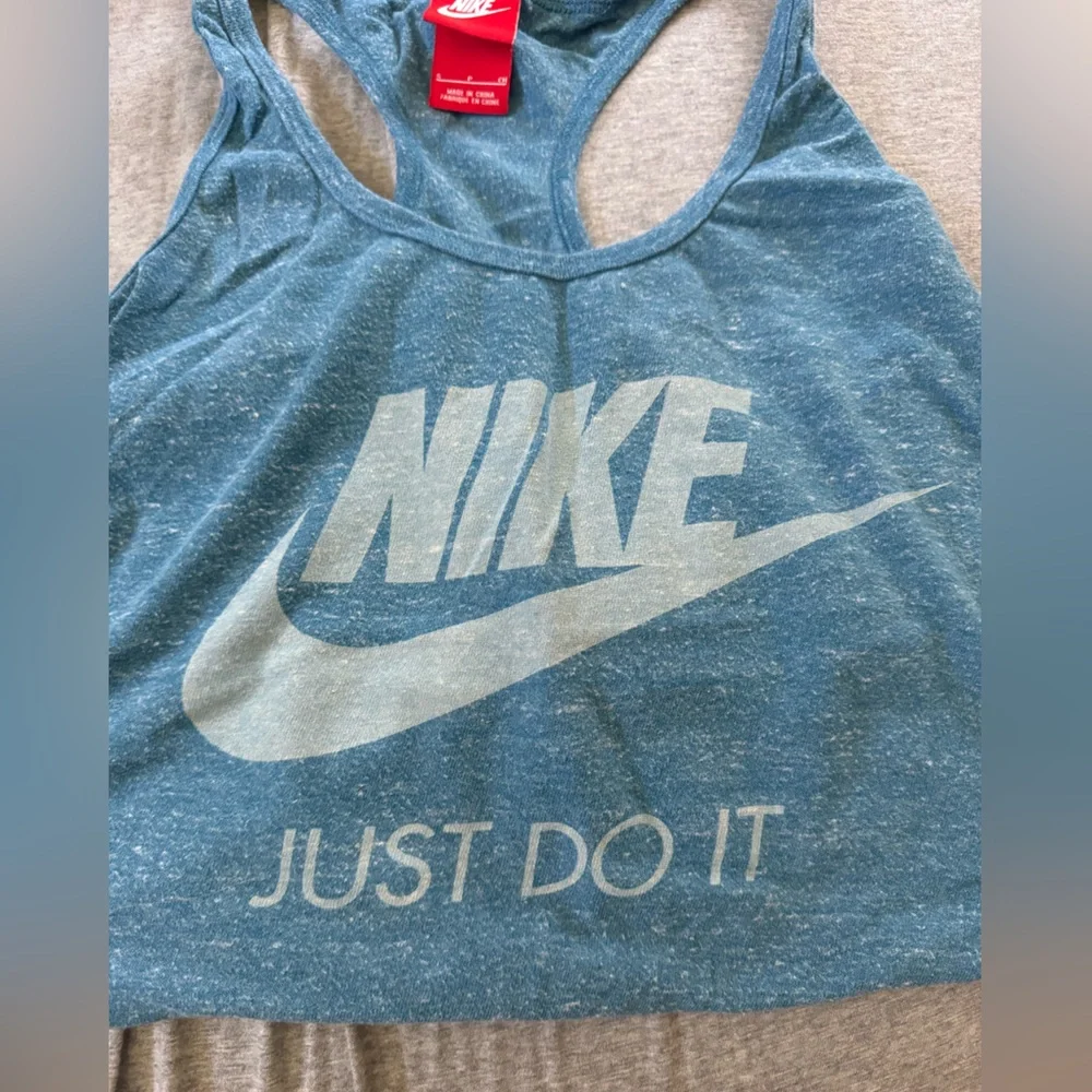 Women's Nike Razor Back - Picture 3 of 4